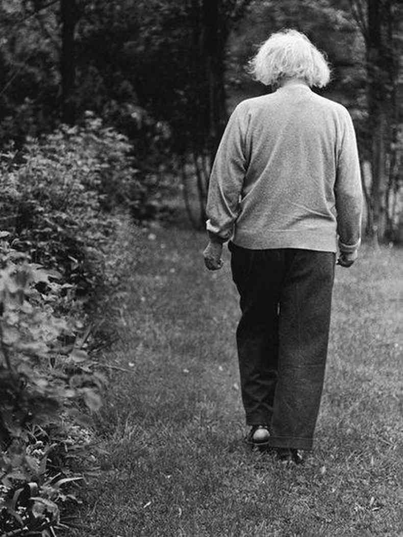 Se Einstein tivesse pensado em suas grandes teorias enquanto estava sozinho em uma ilha deserta e no pudesse comunic-las a ningum, ele ainda seria um gnio?(foto: Getty Images)