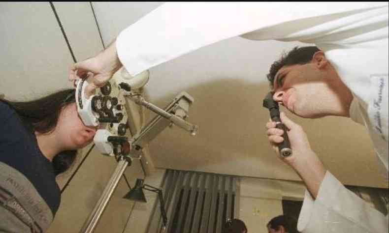 Visita regular ao oftalmologista  essencial para evitar que o problema evolua (foto: Jair Amaral/Estado de Minas - 18/06/2004 )