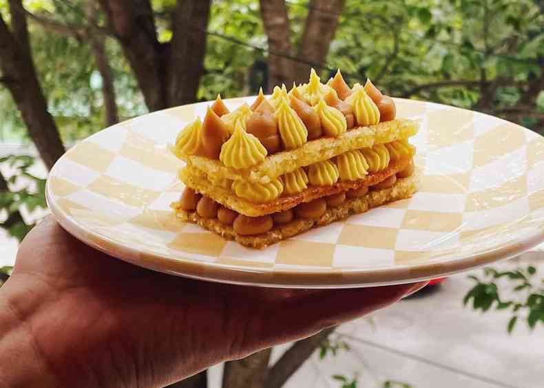 mil folhas de broa de fuba com curau de milho verde e doce de leite confeitaria rebobina bh