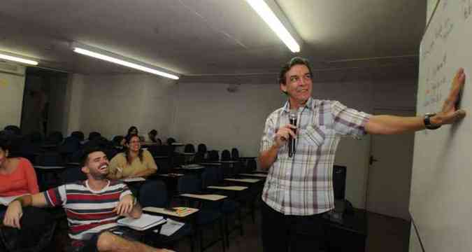 Ronaldo Lemos Botrel, professor do Meritus, chama a ateno para o volume de alunos provenientes de cursos de graduao(foto: Cristina Horta/EM/D.A Press)