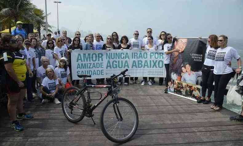 Queda da ciclovia Tim Maia completa dois anos com ato em homenagem s vtimas (foto: Tomaz Silva/Agncia Brasil)