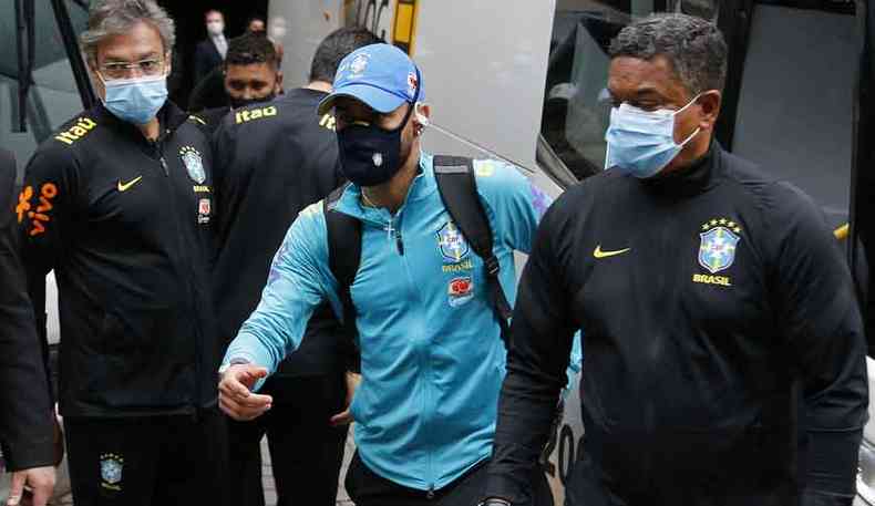 Seleo Brasileira deve ter mudanas no ataque, mas a tendncia  de que Neymar seja mantido no confronto em Assuno(foto: SILVIO VILA/AFP)