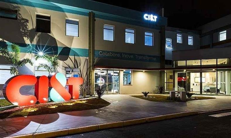 Há vagas para profissionais de arquitetura de software, análise e engenharia de dados e designer de produtos, entre outras(foto: Natalia Publio/Divulgação) Há vagas para profissionais de arquitetura de software, análise e engenharia de dados e designer de produtos, entre outras(foto: Natalia Publio/Divulgação)
