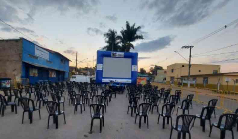 Cinema a cu aberto faz parte da programao do festival em defesa do cerrado mineiro 