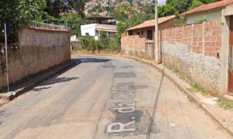 Rua da Olaria, onde o homem parou a caminhonete e abusou de uma menina de apenas de 12 anos, conforme a PM (foto: Reproduo/Google Street View)