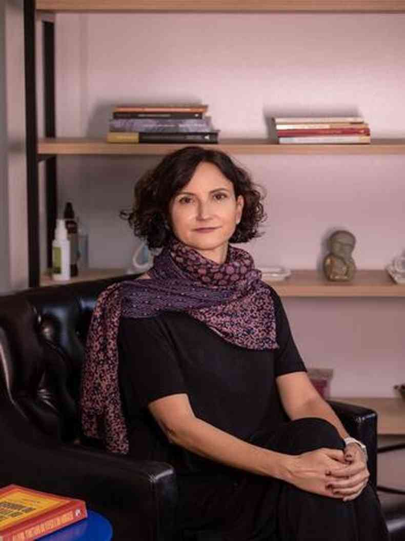 Luciana Carvalho Rocha, psicloga clnica, gestalt-terapeuta, tanatologista, suicidologista e paliativista 