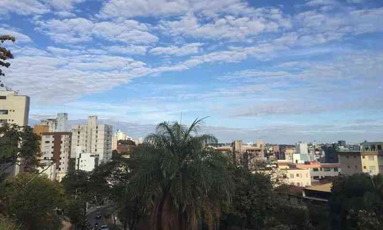 Temperatura deve aumentar durante a semana, mas cu deve permanecer com muitas nuvens em BH(foto: Edsio Ferreira/EM/D.A Press)