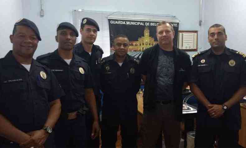 Craig Lepkowsk, segundo a esquerda, ficar em Belo at a prxima quinta-feira(foto: PBH/Divulgao)