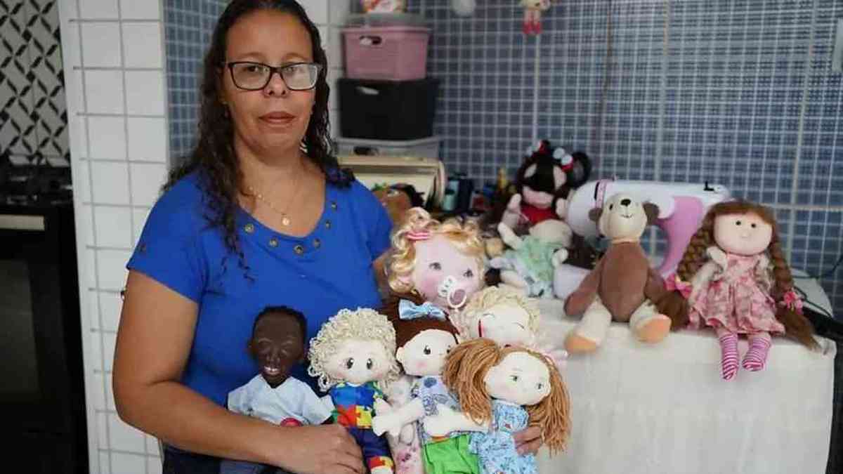 Mesmo com deficiência na mão, artesã cearense cria bonecas que parecem  reais – Jornal dos Municípios
