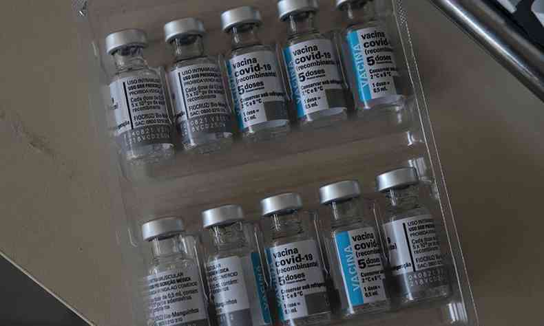Homens e mulheres de 53 anos recebem segunda dose da AstraZeneca em BH nesta segunda (20/9)