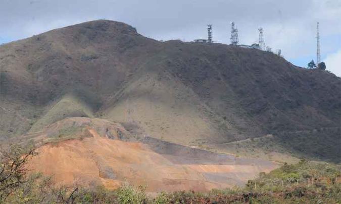 A vistoria feita pela Semad faz parte do processo de licenciamento corretivo da atividade desenvolvida pela mineradora, que terá 10 dias para apresentar as devidas respostas aos problemas levantados pelo governo(foto: Paulo Filgueiras/EM/DA Press) A vistoria feita pela Semad faz parte do processo de licenciamento corretivo da atividade desenvolvida pela mineradora, que terá 10 dias para apresentar as devidas respostas aos problemas levantados pelo governo(foto: Paulo Filgueiras/EM/DA Press)