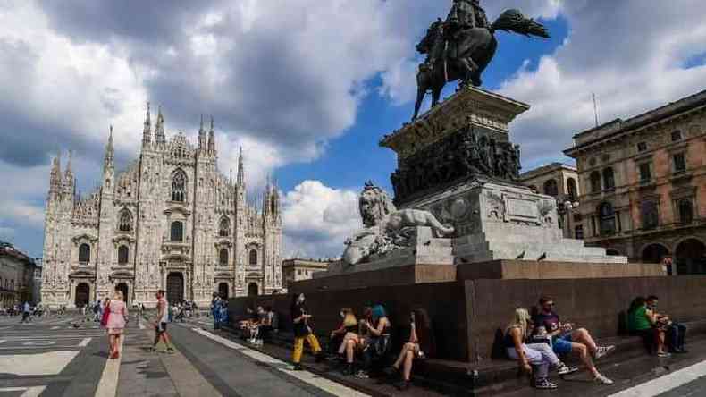 Essa imagem da praa Duomo, em Milo, foi registrada em junho, logo depois do incio da reabertura gradual(foto: Getty Images)