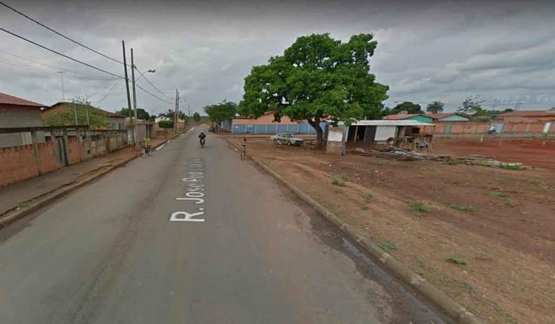 Morador de rua dormia no momento em que foi assassinado em Pirapora, no Norte de MG(foto: Google Street View) Morador de rua dormia no momento em que foi assassinado em Pirapora, no Norte de MG