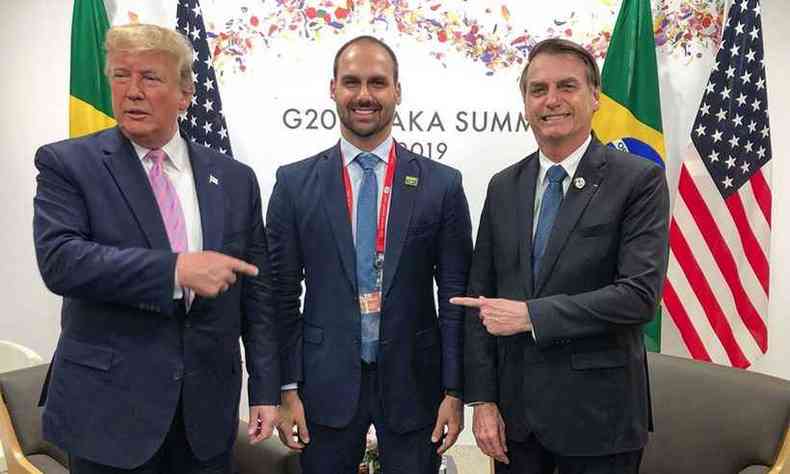 Presidente Jair Bolsonaro (dir) cogita nomear o filho Eduardo para cargo de embaixador brasileiro nos Estados Unidos(foto: Reproduo/Instagram)