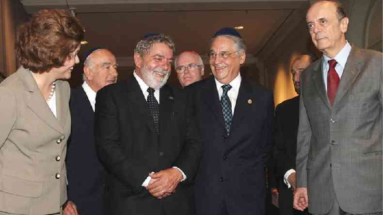 Lula e FHC (ao centro), acompanhados de Dilma Rousseff e Jos Serra, participaram de cerimnia em homenagem s vtimas do holocausto, em 2009