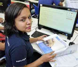 As aulas trazem a rotina e os desafios do dia a dia no ambiente profissional - Thainara de Souza e Silva, de 16 anos(foto: Maria Tereza Correia/EM/D.A Press)