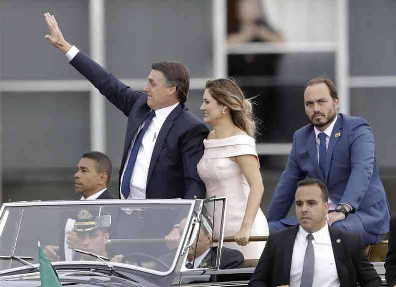 Bolsonaro, Michelle e Carlos na posse do presidente