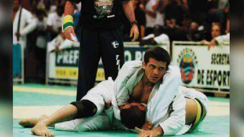 Marco Antnio Barbosa disputa competio de jiu-jitsu(foto: Acervo pessoal)