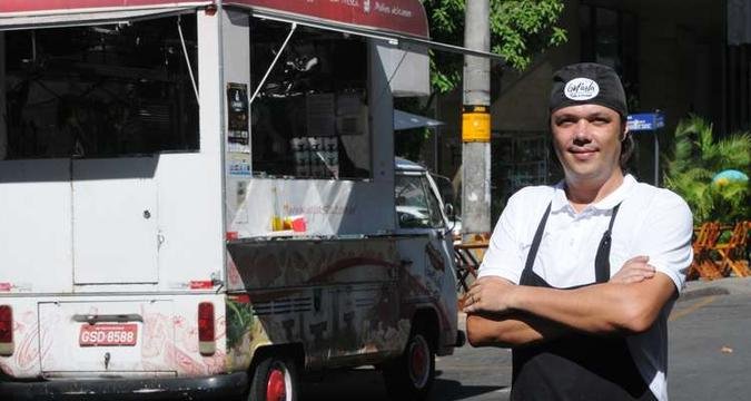 Max Ladeira trocou loja fixa pela experi�ncia sob rodas e s� pensa em expandir o novo neg�cio(foto: T�lio Santos/EM/D.A Press)