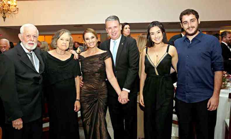 O presidente do Minas, Ricardo Santiago, com a mulher, Denise Lobo; Sebastio Lobo e Judith Lobo; Laura Malheiros e Hugo Lobo