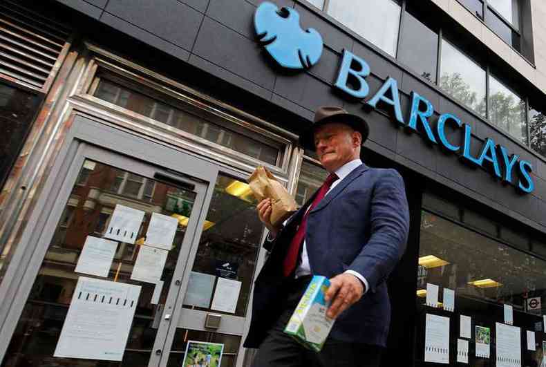 Crise do coronavrus afetou conglomerados bancrios de peso, como o britnico Barclays: queda de 91% no lucro lquido no segundo trimestre(foto: TOLGA AKMEN/AFP)