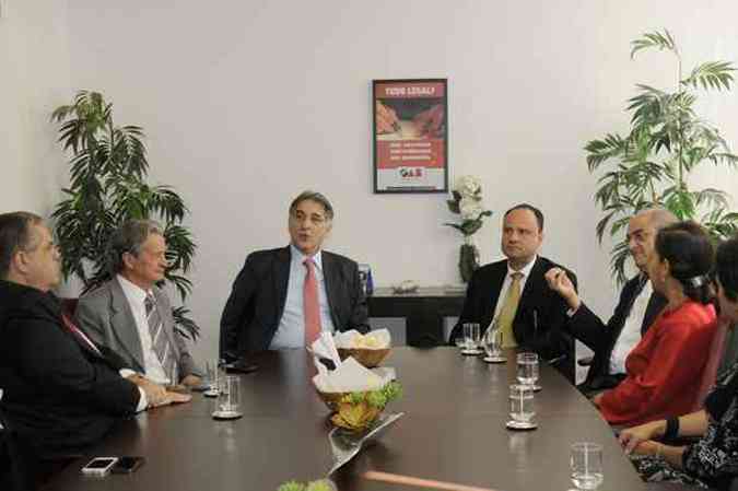 O candidato Fernando Pimentel se reuniu com representantes da OAB/MG(foto: Jair Amaral/EM/D.A Press)