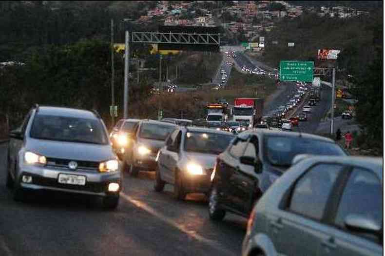 Movimento foi intenso nas rodovias federais em Minas durante o feriado da Independncia. Nove pessoas morreram(foto: Tlio Santos/EM/D.A Press)
