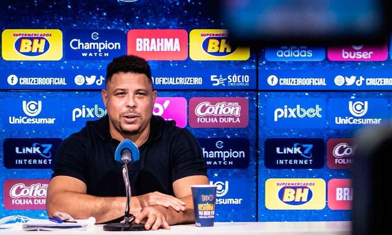 Ronaldo Fenômeno comprou 90% das ações do Cruzeiro em dezembro: agora, revisão contratual ameaça o negócio(foto: GUSTAVO ALEIXO/CRUZEIRO) Ronaldo Fenômeno comprou 90% das ações do Cruzeiro em dezembro: agora, revisão contratual ameaça o negócio