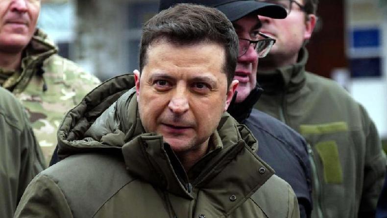 'Existe uma inserção de Zelensky dentro da extrema-direita global. Assim, faria sentido o governo mencionar Lula, que é um político de esquerda, e não Bolsonaro', diz Mariana Kalil(foto: Getty Images) O presidente ucraniano Volodymyr Zelensky