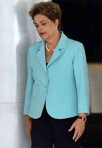 Dilma culpou de novo a crise internacional(foto: Evaristo S/AFP)