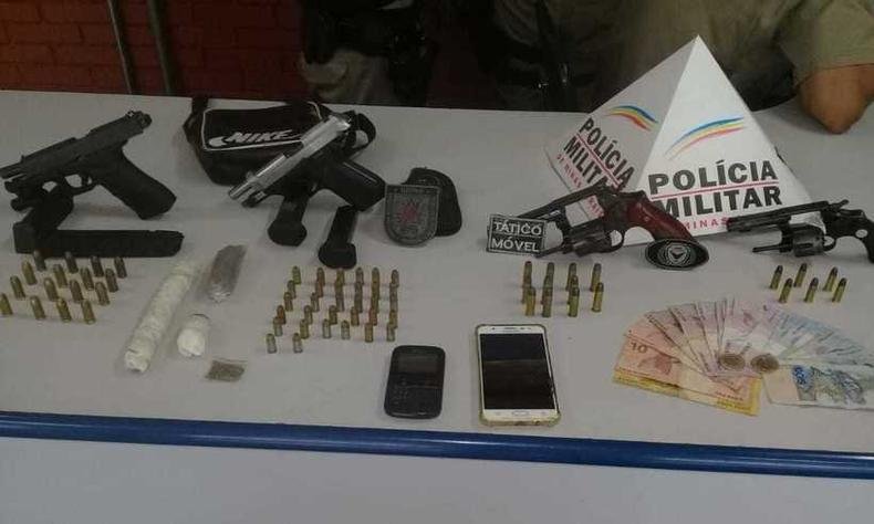 Material apreendido durante ocorrência no Alto Vera Cruz(foto: Reprodução/Polícia Militar) Material apreendido durante ocorrência no Alto Vera Cruz(foto: Reprodução/Polícia Militar)