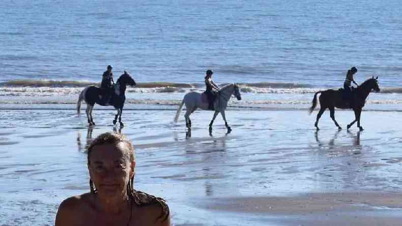 Ela adora viajar para lugares de praia e nadar nua no mar(foto: J&DPrice )