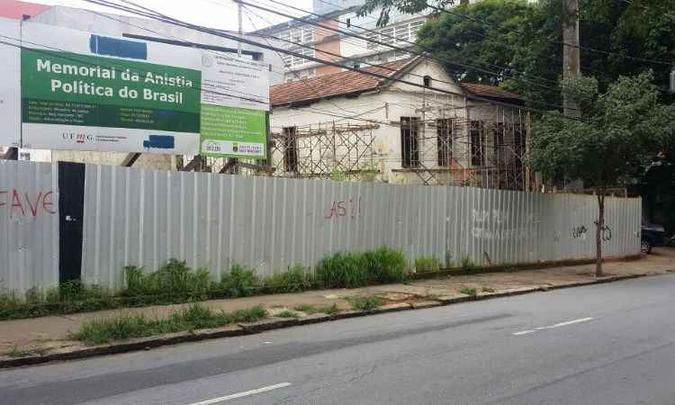 Obra fica em terreno da UFMG, onde funcionou a Fafich(foto: Edésio Ferreira/EM/DA Press ) Obra fica em terreno da UFMG, onde funcionou a Fafich(foto: Edésio Ferreira/EM/DA Press )