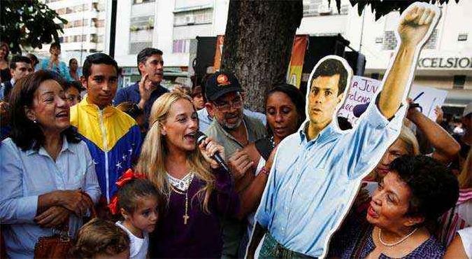 Lilian Tintori a esposa de Leopoldo L�pez faz ato em apoio ao marido em Caracas(foto: REUTERS/Jorge Silva)