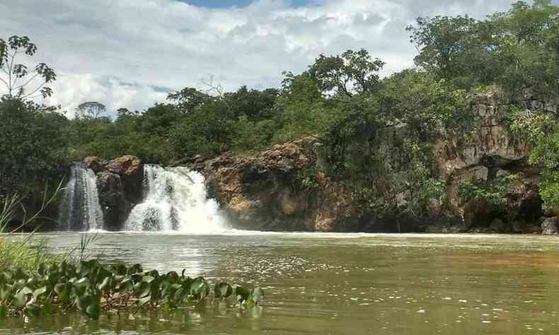 foto mostra cachoeira do Rio Pandeiros