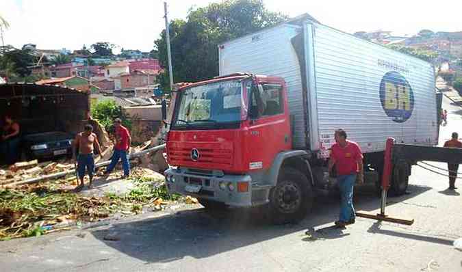 Motorista afirmou que caminho apresentou problemas mecnicos(foto: Gilmar Laignier/EM/D.A.Press)