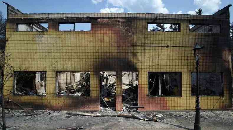 Destroos do incndio em Lytton, uma comunidade pequena e descrita como prxima e hospitaleira