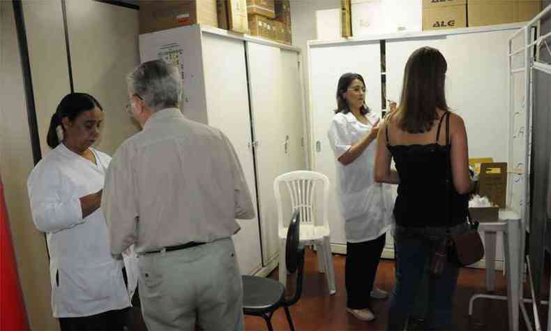 Idoso  a primeira vtima por H1N1 em BH, que concentra 69% dos casos de Minas Gerais (foto: Paulo Filgueiras/EM/DA Press)