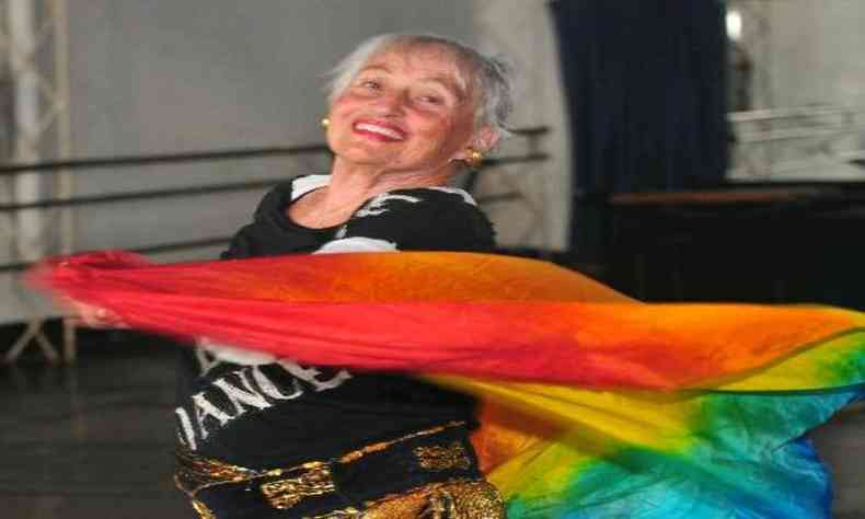 Dayse Faria, de 81 anos, foi a primeira bailarina de dana do ventre de Belo Horizonte (foto: Ilana Lansky/Esp.EM/D.A Press)