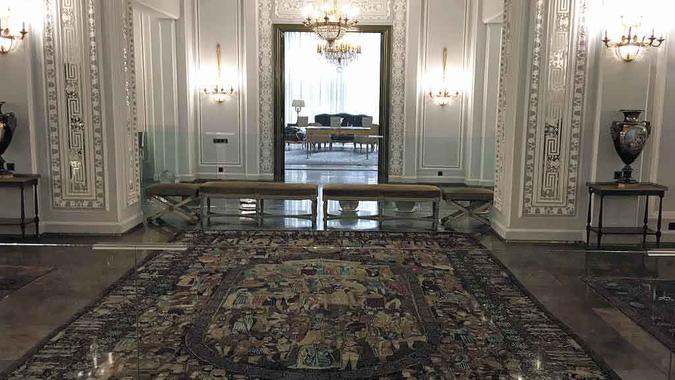 O tapete Mashair é uma das joias do Palácio Niavaran, em Teerã, residência do último xá do Irã, Mohammed Reza Pahlavi O tapete Mashair é uma das joias do Palácio Niavaran, em Teerã, residência do último xá do Irã, Mohammed Reza Pahlavi