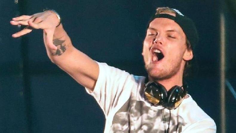 DJ sueco, nascido Tim Bergling, morreu aos 28 anos em 2018 aps cometer suicdio; ele enfrentava problemas de alcoolismo e depresso