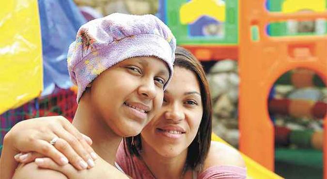 Jenifer Patrcia Abreu Rodrigues, de 15 anos, descobriu o cncer h dois (foto: Leandro Couri/EM/D.A Press)
