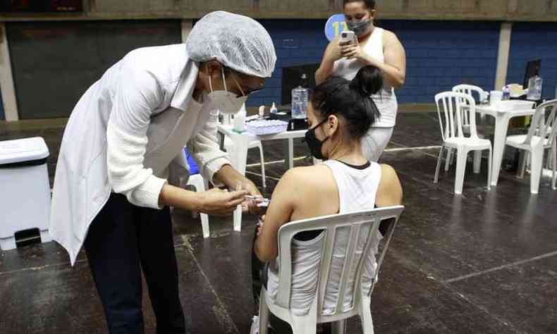 Atualmente, pessoas com menos de 60 anos s podem se vacinar em Uberlndia se tiverem comorbidades(foto: Arapedes Luz/Secretaria de Governo e Comunicao/PMU)
