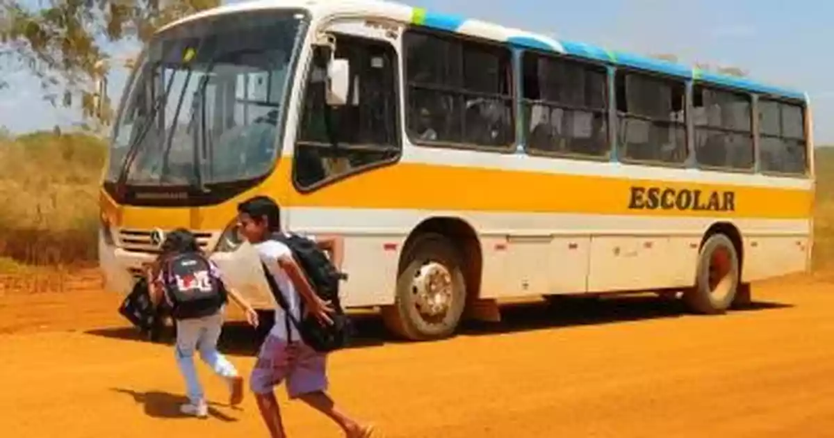 Ônibus 'superfaturados' no MEC: pregão mantido, após denúncia