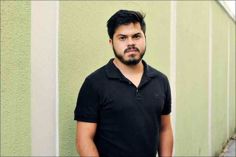 'Tenho Fies, faço um esforço grande para pagar e, se aumentar, terei que transferir o curso', diz Victor Barros, estudante de medicina(foto: Tulio Santos/EM/D.A Press) 'Tenho Fies, faço um esforço grande para pagar e, se aumentar, terei que transferir o curso', diz Victor Barros, estudante de medicina(foto: Tulio Santos/EM/D.A Press)