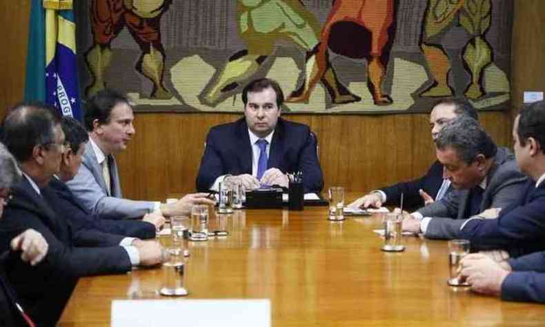 Maia em reunio com governadores do Nordeste: mudanas poderiam dificultar a aprovao da PEC previdenciria(foto: Luis Macedo/Cmara dos Deputados )