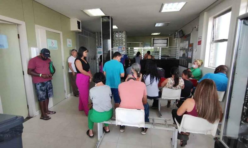 Pacientes com sintomas de dengue, chikungunya e doenças respiratórias na UPA Nordeste eram encaminhados para o Centro de Saúde São Paulo(foto: Jair Amaral /EM/D.A Press) UPA Nordeste com vários pacientes esperando atendimento