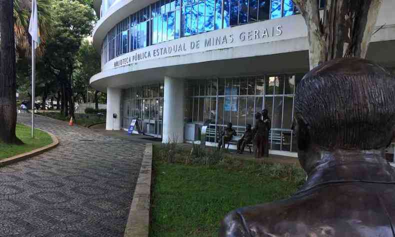 A Biblioteca Pblica Luiz de Bessa interrompeu o servio de emprstimo por falta de servidores (foto: Vinicius Cardoso/Divulgao)