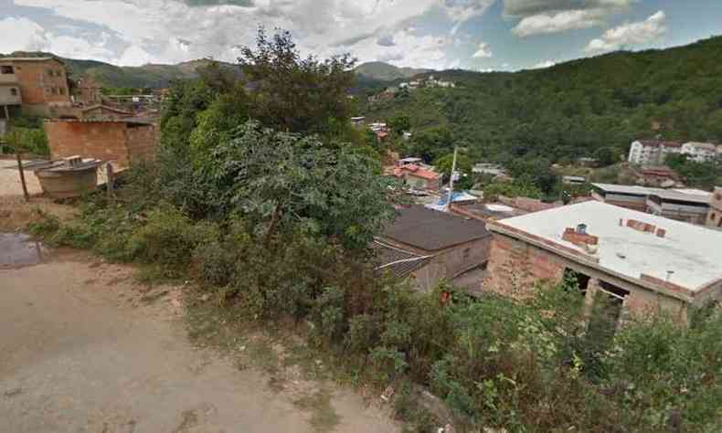Homem se escondeu em mata antes de invadir uma casa e, finalmente, ser preso(foto: Reproduo/Google Street View)