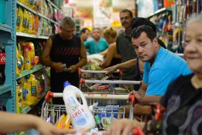 Queda da inflao pode reduzir preos de produtos alimentcios (foto: Tnia Rgo/Agncia Brasil)